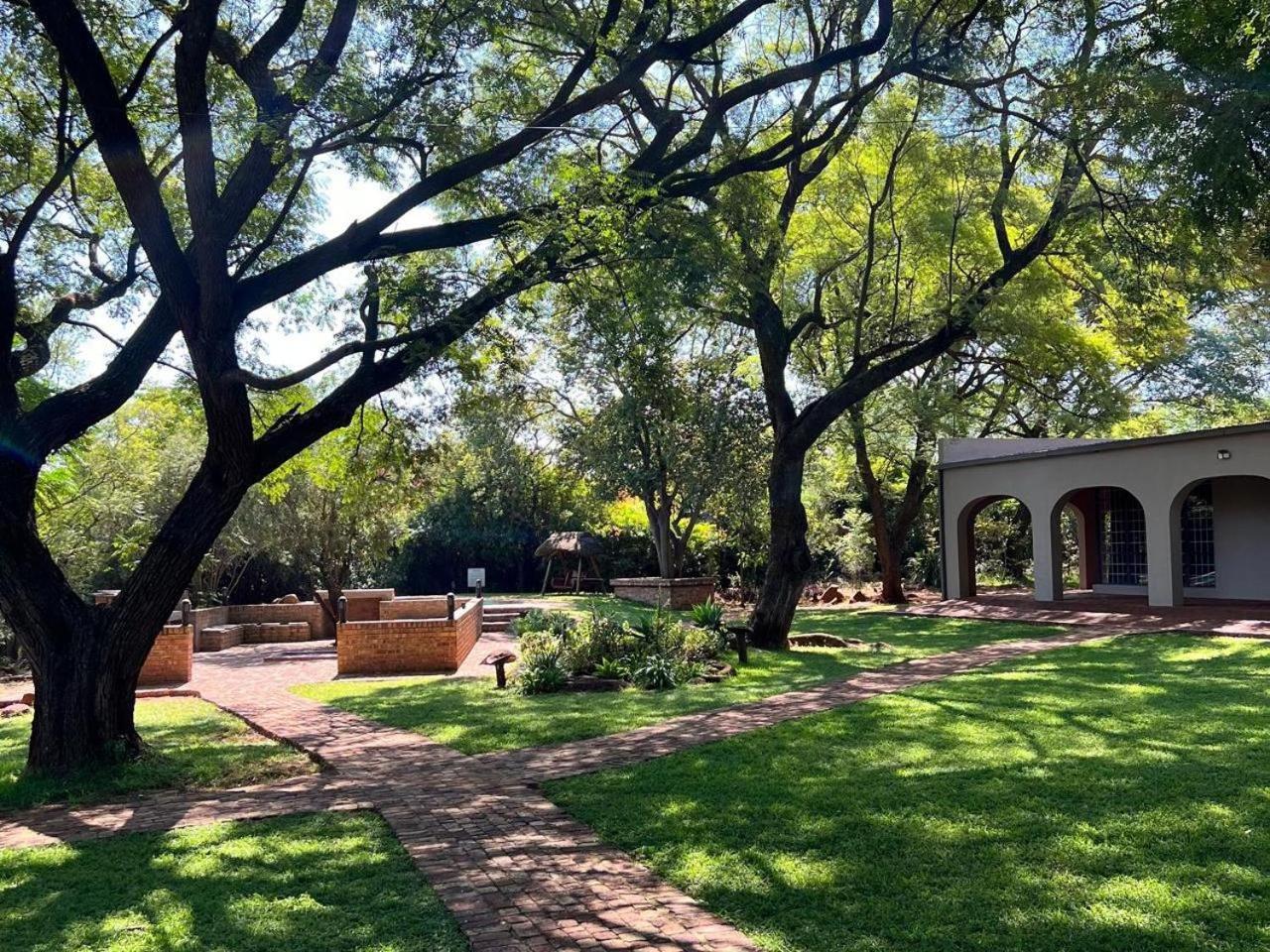 Featherwood Farm & Nyala Lodge Rayton Buitenkant foto